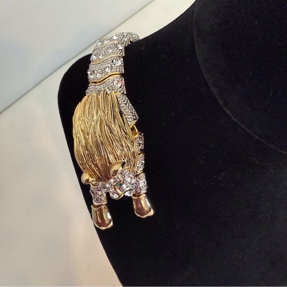 Rhinestone Gold Tone Articulated Lion Brooch - Picture 5 of 16
